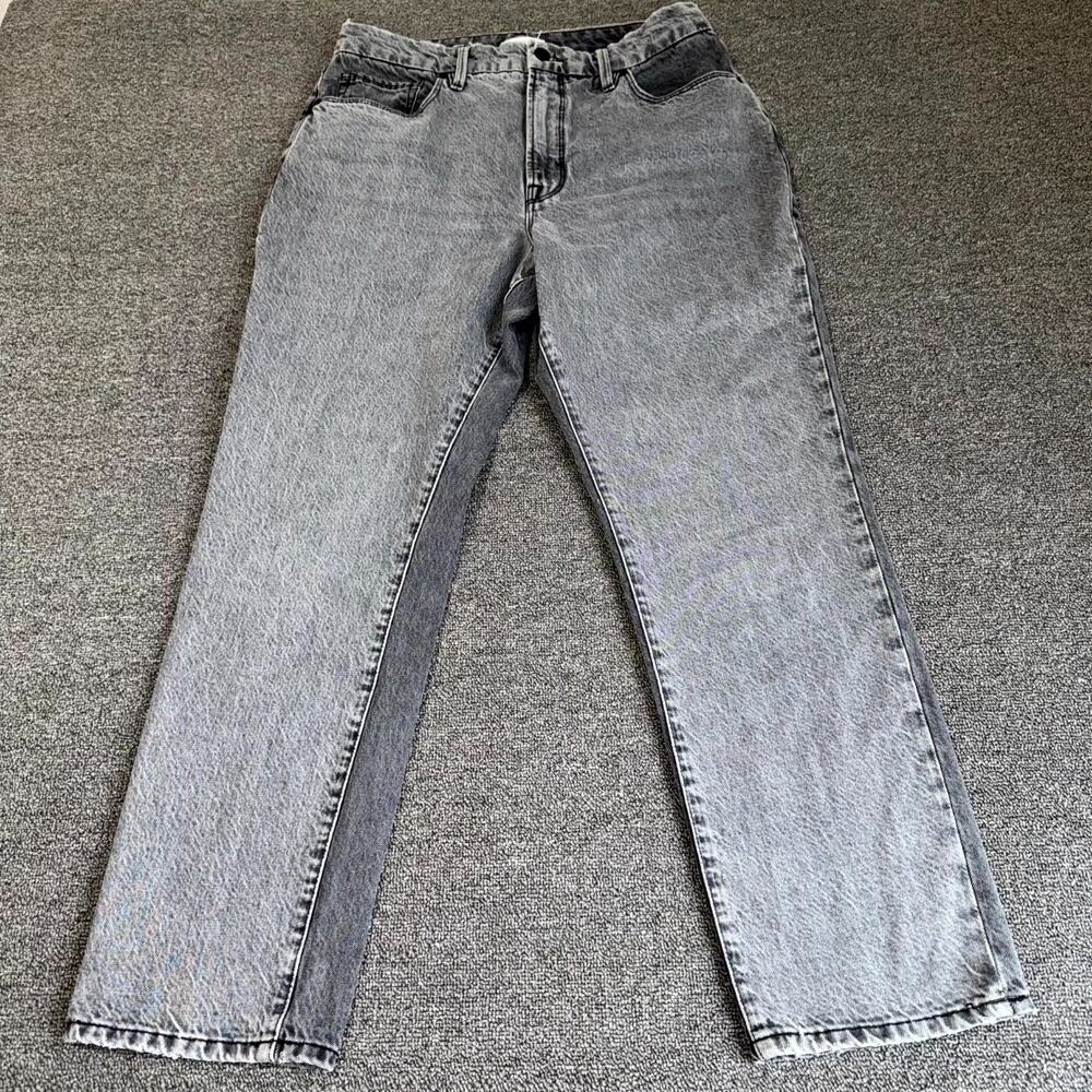Good American Straight Leg Jeans in Light Gray Wash